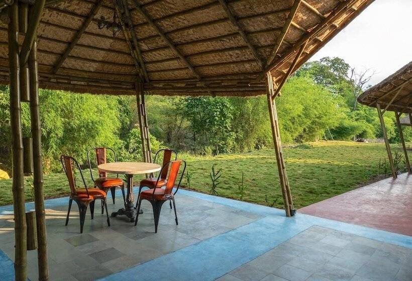 בית מלון כפרי Red Earth Tadoba