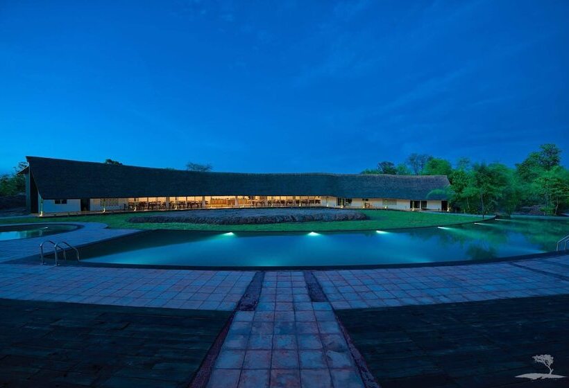 בית מלון כפרי Red Earth Tadoba