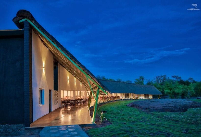 בית מלון כפרי Red Earth Tadoba