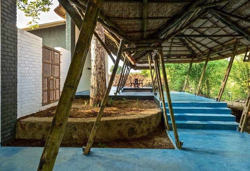 בית מלון כפרי Red Earth Tadoba