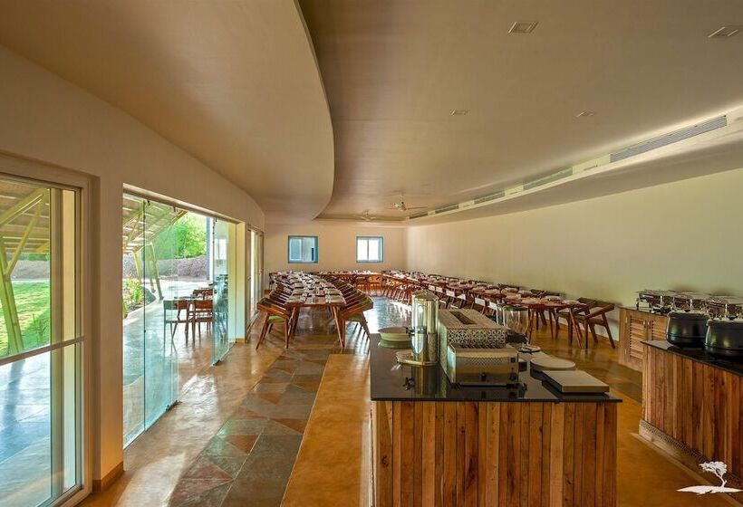 בית מלון כפרי Red Earth Tadoba