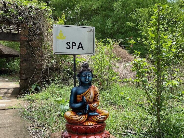 בית מלון כפרי Red Earth Tadoba