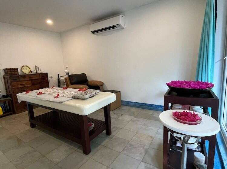 בית מלון כפרי Red Earth Tadoba