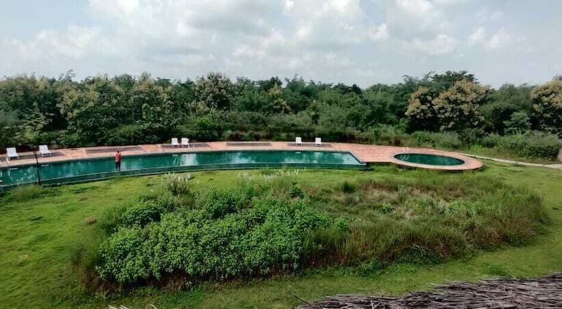 בית מלון כפרי Red Earth Tadoba