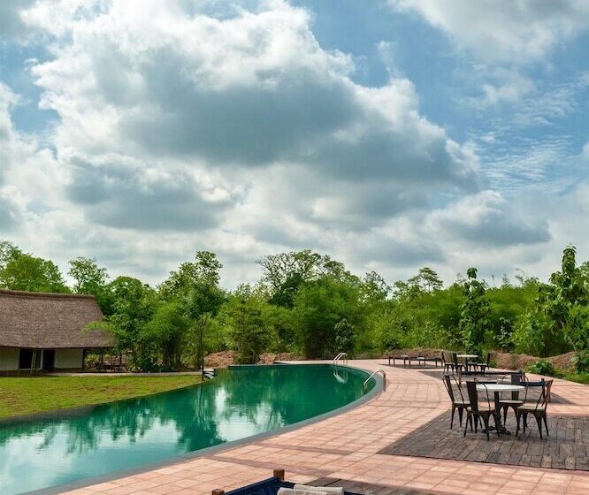 בית מלון כפרי Red Earth Tadoba