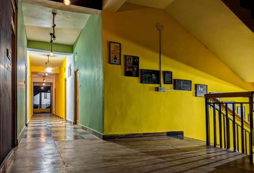 Whoopers Hostel Kasol