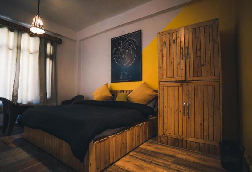 Whoopers Hostel Kasol