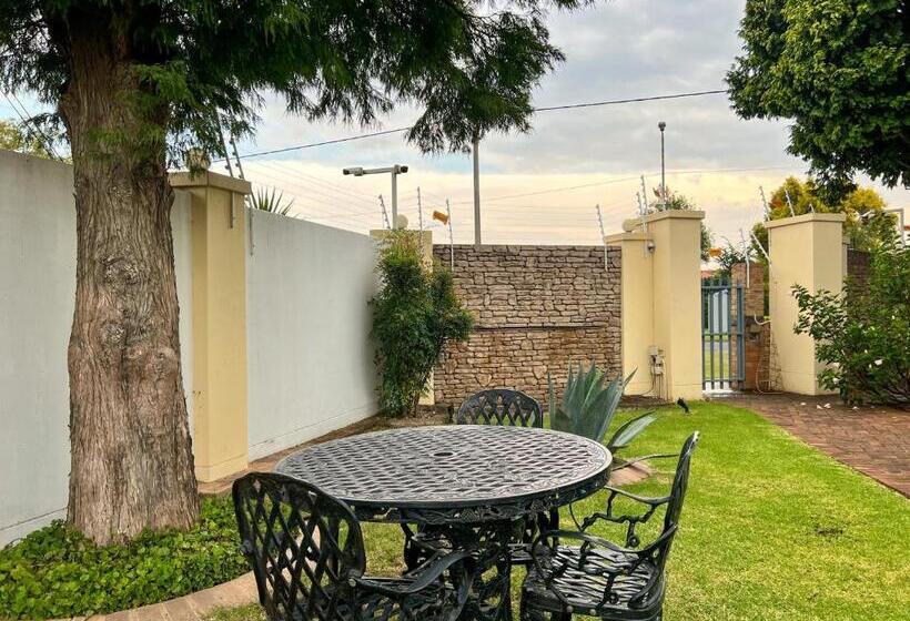 Bed and Breakfast Aerodrome Lodge And Conference Centre