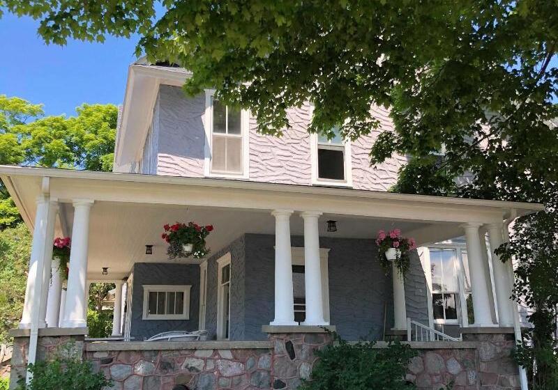 Bed and Breakfast Charlevoix House