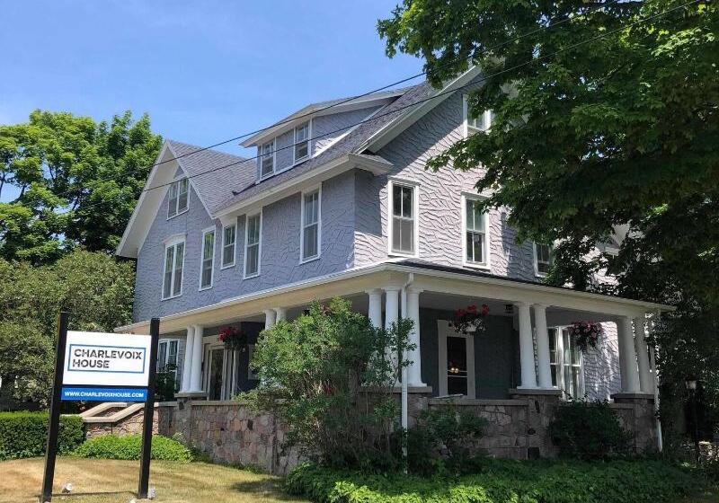 Bed and Breakfast Charlevoix House