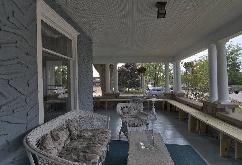 Bed and Breakfast Charlevoix House