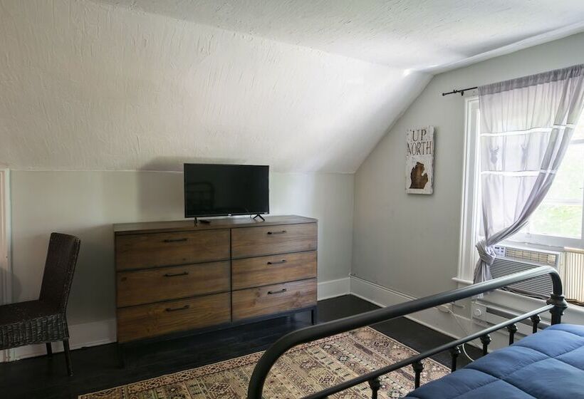 Bed and Breakfast Charlevoix House