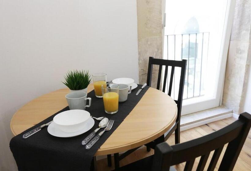 تختخواب و صبحانه Reusuite