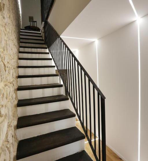 تختخواب و صبحانه Reusuite