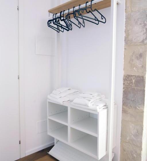 تختخواب و صبحانه Reusuite