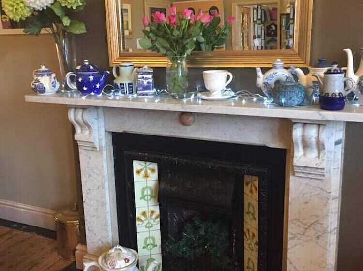 تختخواب و صبحانه Stephensons Tea And Coffee House