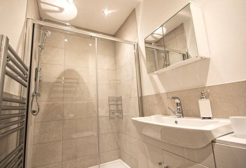 تختخواب و صبحانه Stephensons Tea And Coffee House