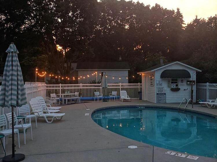 فندق Cedar Court Inn