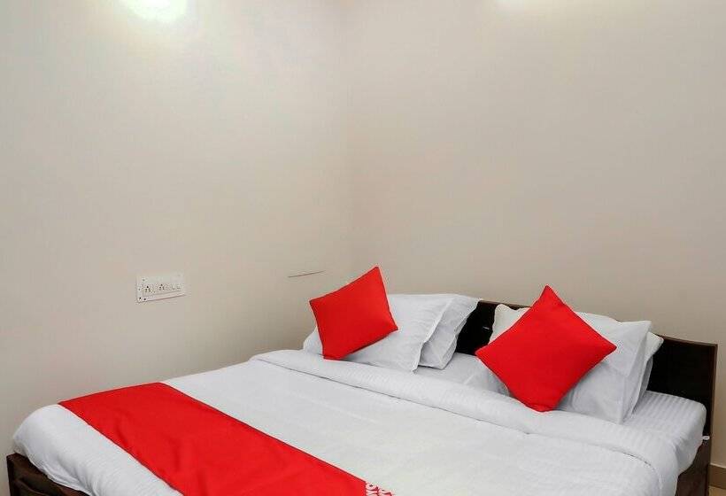 בית מלון כפרי Capital O 14623 Travellers Inn