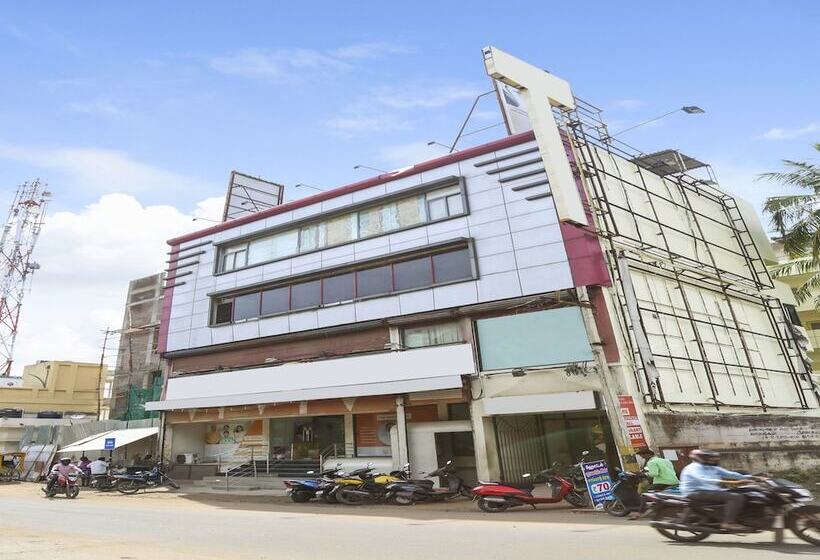 酒店 Capital O 14623 Travellers Inn