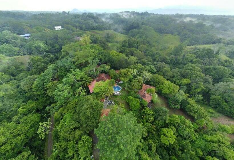 هتل Finca Los Caballos Montezuma