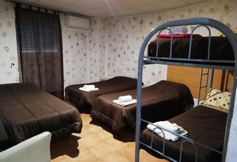 بنسيون Cafe Hostal Casa Manolo