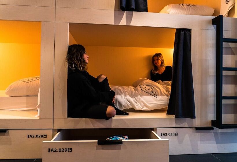 Plea Beach House   Hostel