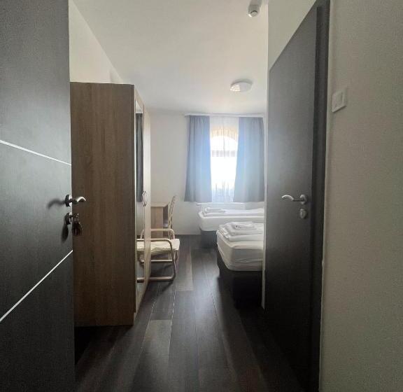 민박 Hbh Bajor Sörház Sólyomfészek Panzió