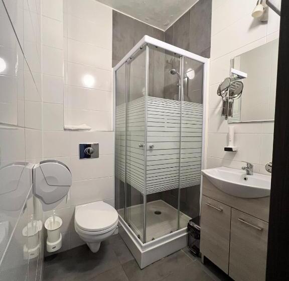 민박 Hbh Bajor Sörház Sólyomfészek Panzió