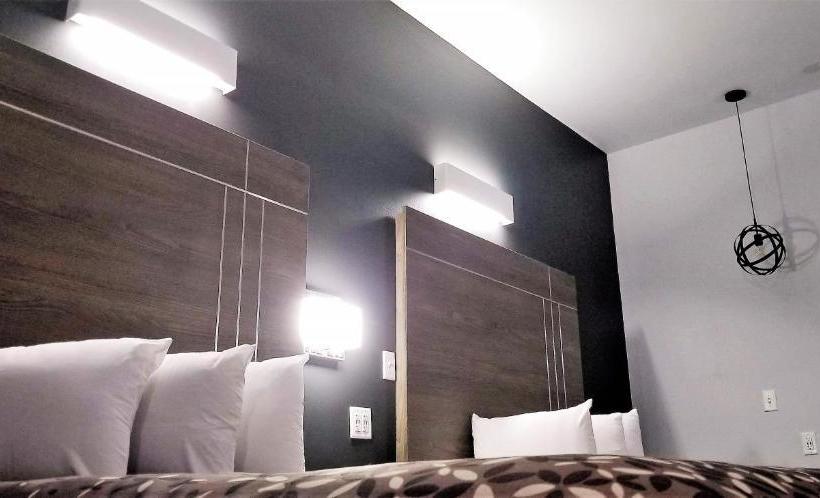 モーテル Continental Inn & Suites