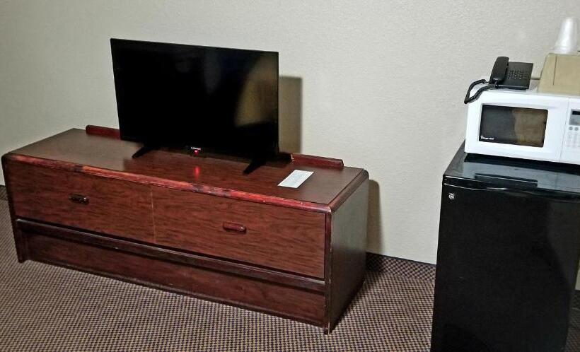 فندق على الطريق Continental Inn & Suites