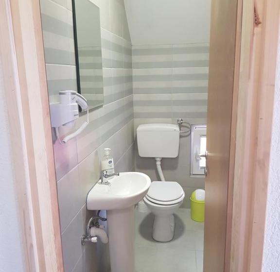 تختخواب و صبحانه Apartmani Prisoje