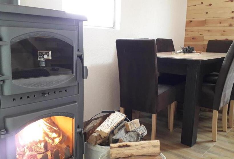 تختخواب و صبحانه Apartmani Prisoje