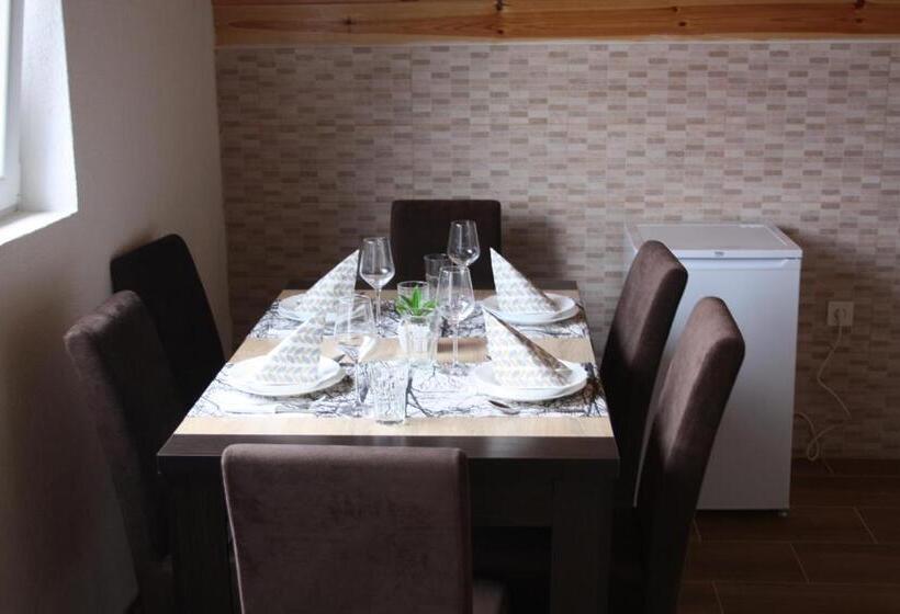 تختخواب و صبحانه Apartmani Prisoje