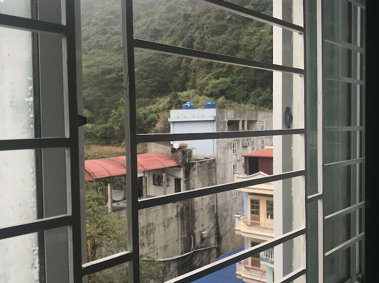 Cong Khanh Hotel Hostel