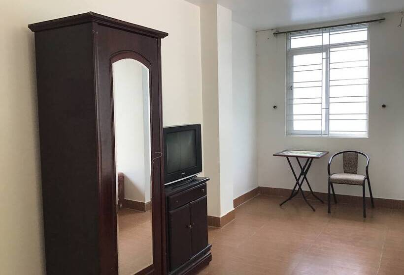 Cong Khanh Hotel Hostel