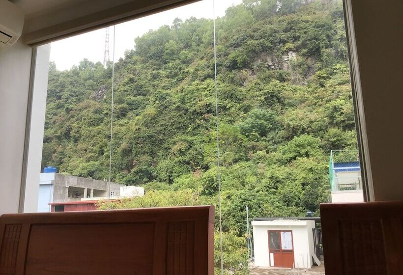 Cong Khanh Hotel Hostel