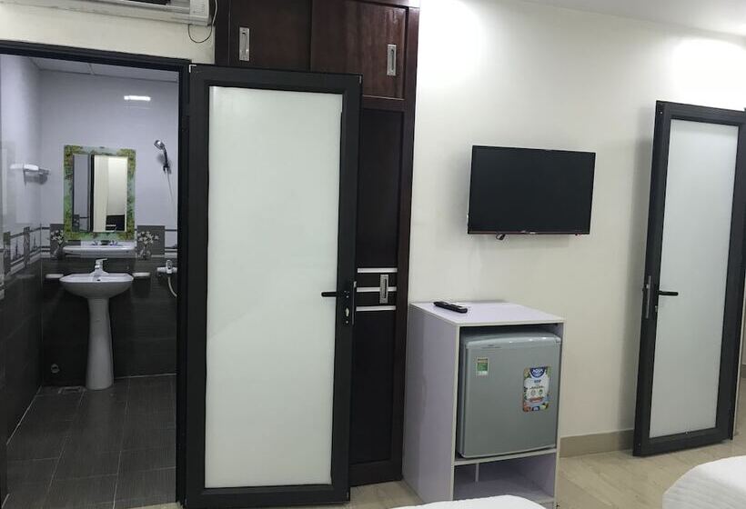 Cong Khanh Hotel Hostel