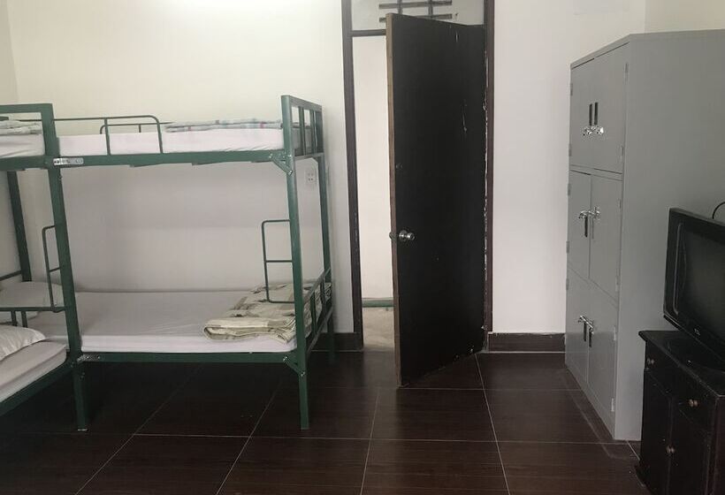 Cong Khanh Hotel Hostel