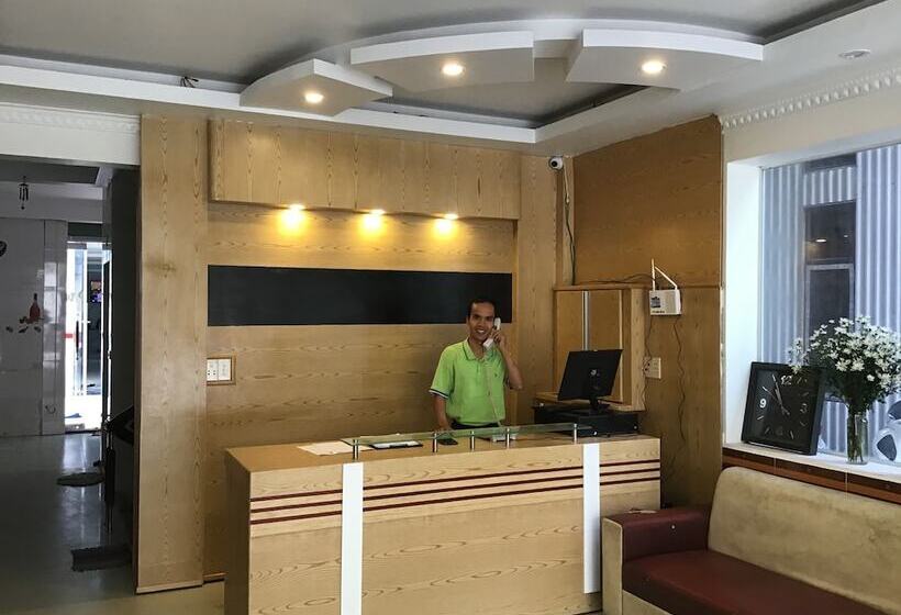 Cong Khanh Hotel Hostel