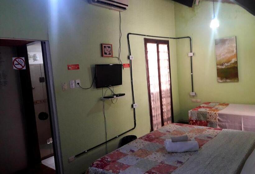 Hostel Da 13 E Suítes