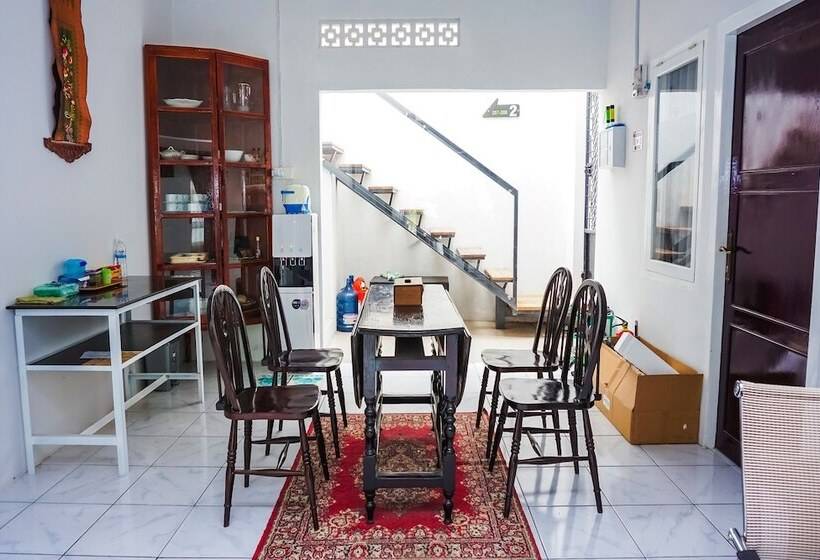 Hotel Oyo 433 Nelvi Residence Syariah