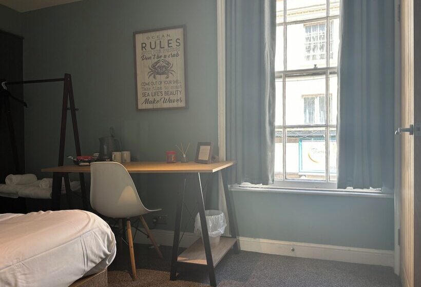 בית מלון כפרי The Golden Lion