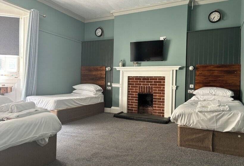 בית מלון כפרי The Golden Lion