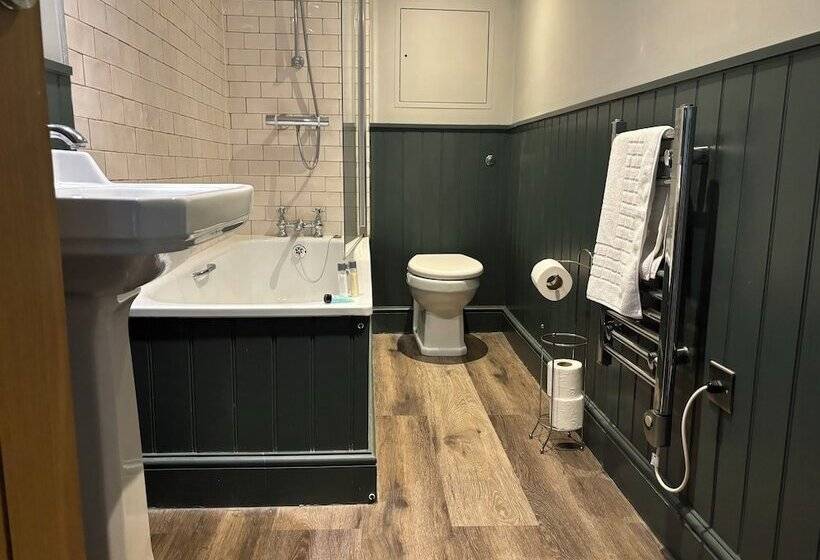 בית מלון כפרי The Golden Lion