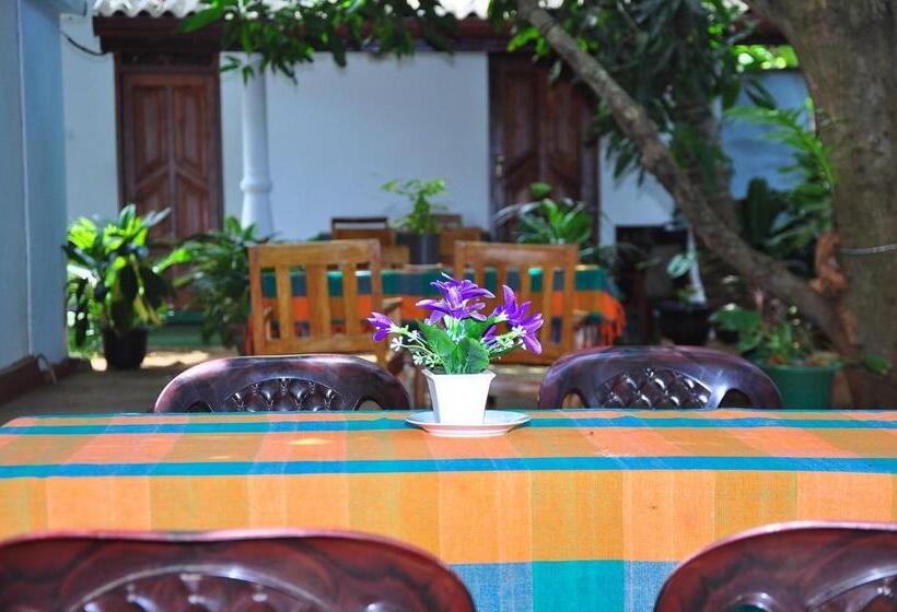 פנסיון Mother House