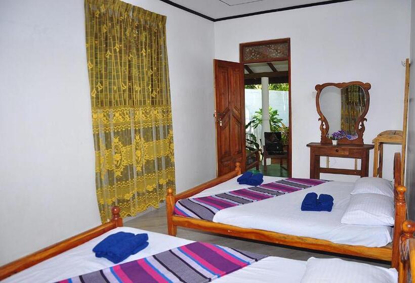 פנסיון Mother House