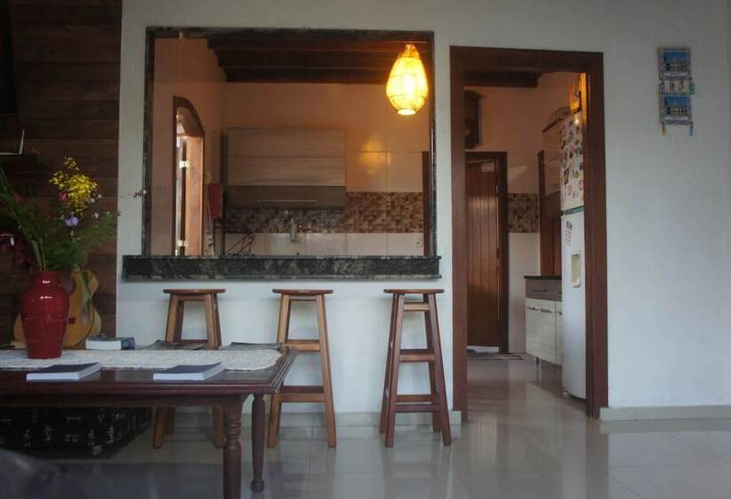 膳宿费 Yellow House