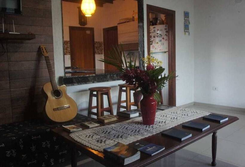 膳宿费 Yellow House