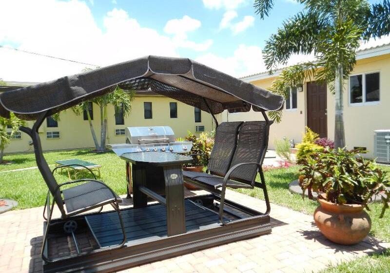 Shell Motel Hollywood